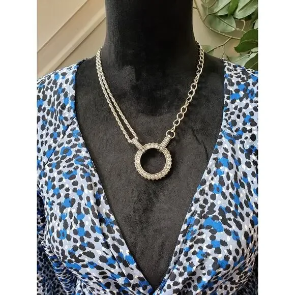 Express Blouse Top Womens Medium Blue Abstract Print Long Sleeve V-Neck Pullover - Picture 9 of 13